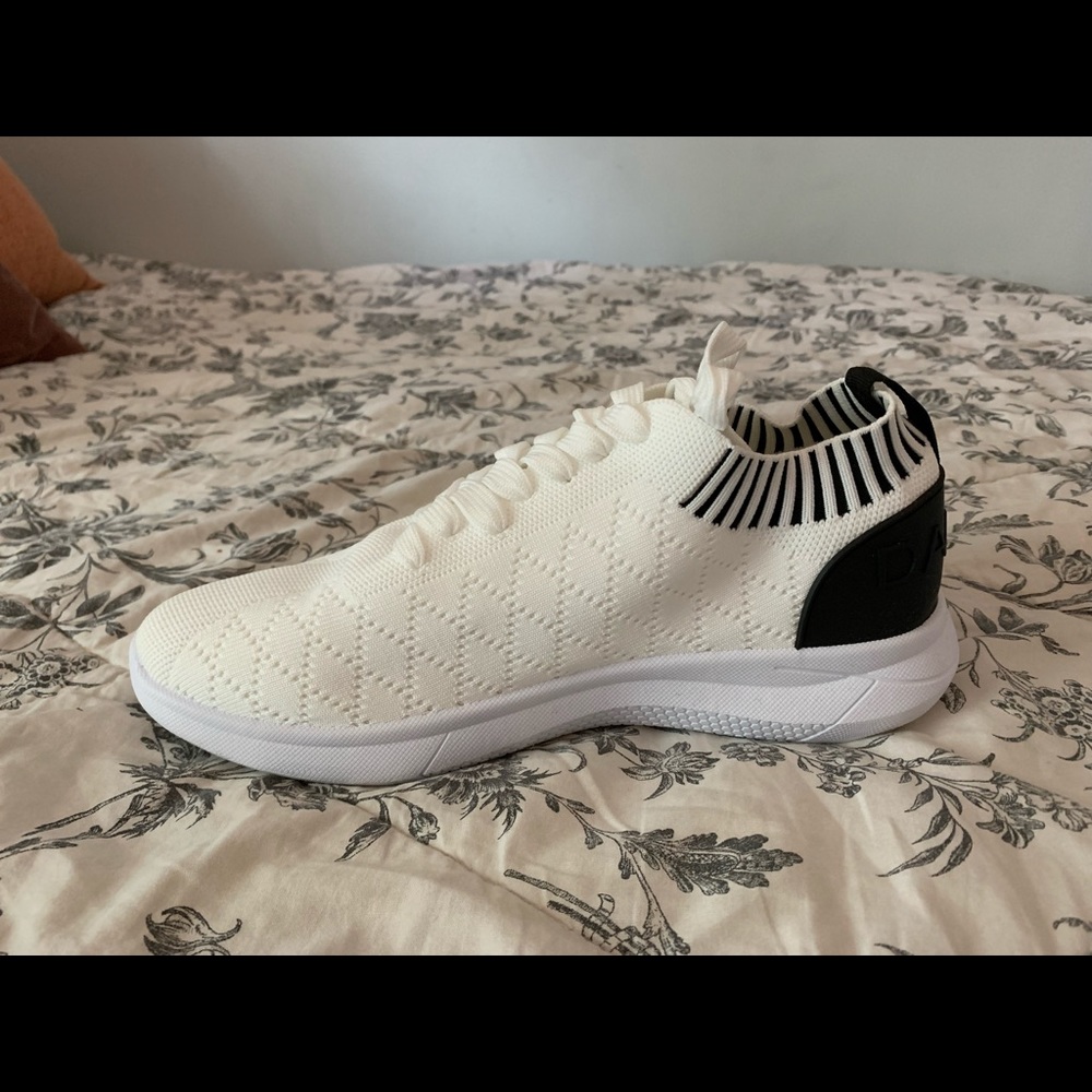 DANSKIN WHITE SZ 10 RUNNING SHOES